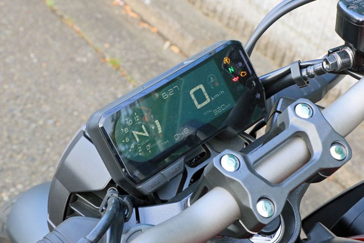 ���[�^�[�́A���Ԃ�Ōy�ʂȃf�W�^���^�C�v���̗p