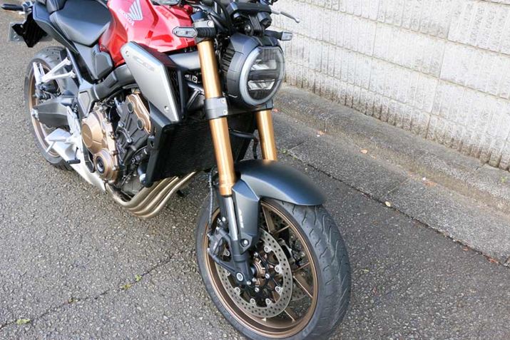 �����̍����|�����̃t�����g�t�H�[�N�𑕔��B�R�[�i�����O�ł̏r�q�ȃn���h�����O����������