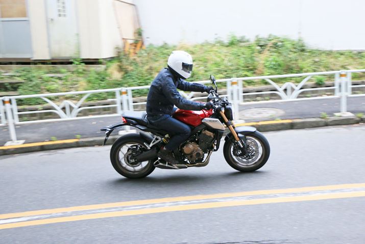 ���]����4�C���炵���X���[�Y�őu���Ȑ����オ������\�ł���