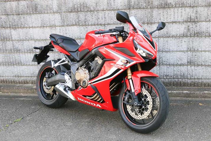 �ԑ̃T�C�Y��2,130�i�S���j×750�i�S���j×1,150�i�S���jmm�ŁA�r�C�ʂ�648cc�B��ɏЉ��CB650R�Ɠ�����