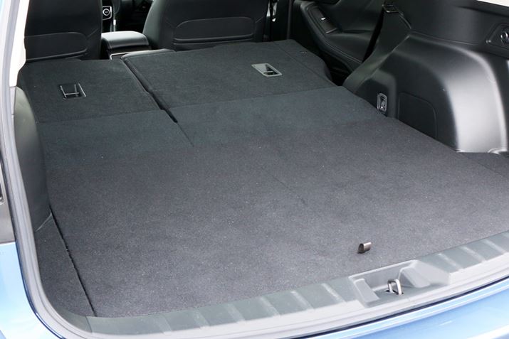 XX΂͂Ă邪AAV[g̔wʂƉ׎ȂĂ镔ɒi͂Ȃ