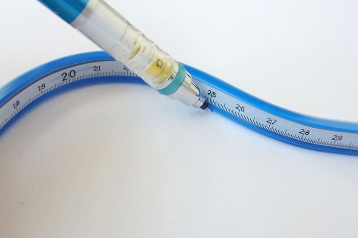 ȐȂڐȂłłA𑪂ڐt̂قƕ֗ł