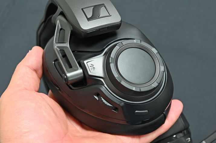 EnEWOɂ̓AE^[zC[ACzC[AX}[g{^𑕔