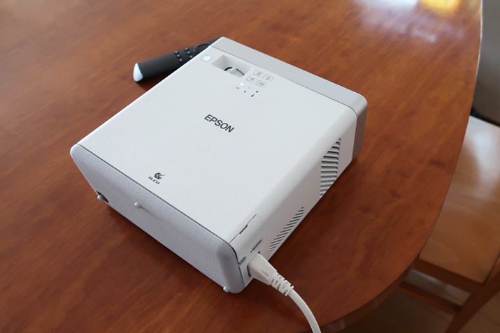 [U[ځA3LCD̗pGv\̏^vWFN^[uEF-100v