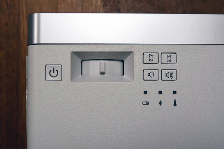 Ȃ݂ɁAtH[JXƑ`␳AXs[J[̉ʒ͖{̂̃{^瑀삪\