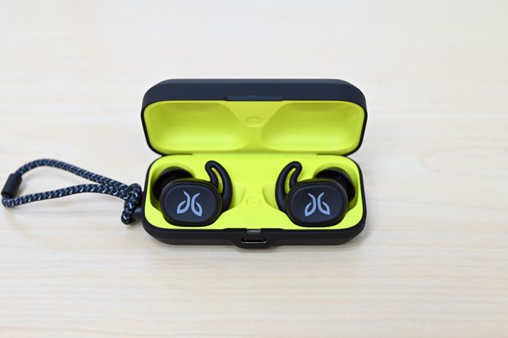 t^ƂȊBECz̊Ԃ̕ɂۂ{^yAOp{^