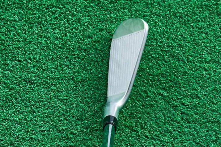 �g�b�v���C���Ɋۂ݂�t�����g������h�ɂȂ��Ă���B��������[�Y�̍D�݂�