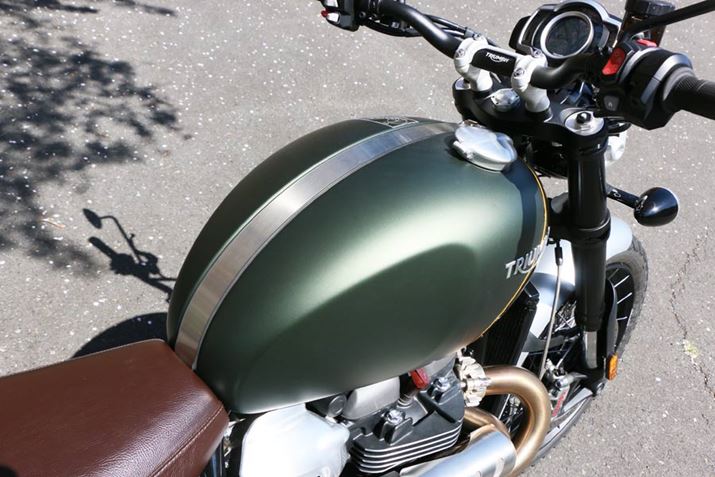 e16L̔R^ŃA`IȃeBAhbv`őO㒷