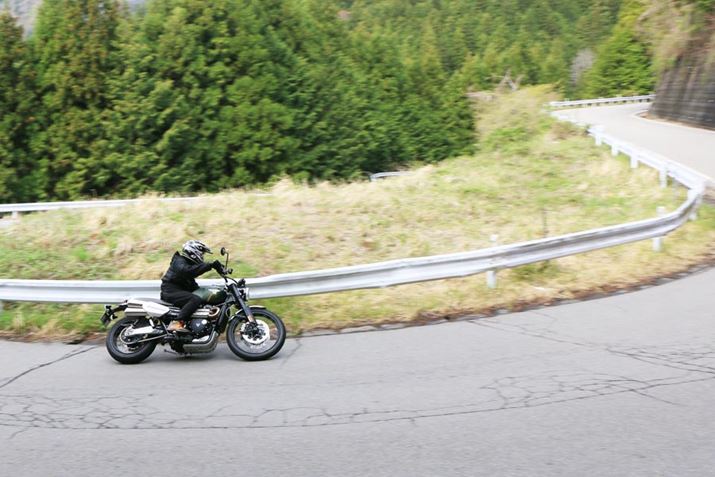 xɂ炸悭ĂTXyV̂ŁA\y[XŃCfBO𑖂ꂽ