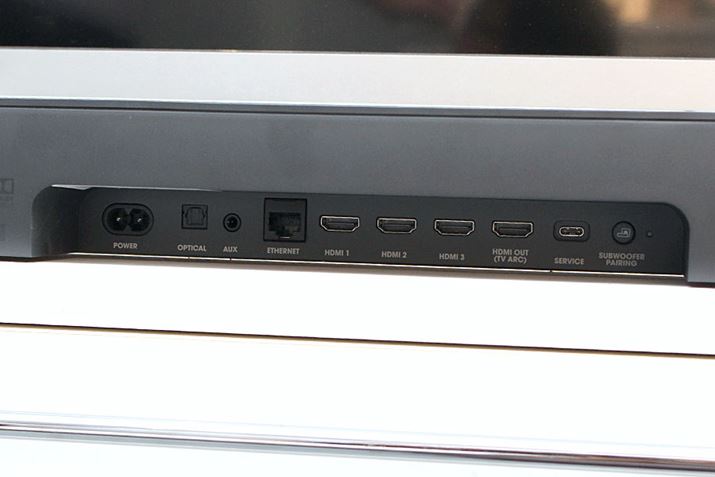 HDMIo͂̂قAfW^͂AUX͂1nĂ