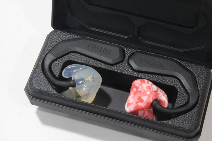 ݂̂JX^IEM͐pP[XɎ[łȂ̂_