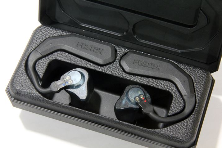 P[Xɂ͓Ȃ̂́AFitEar̓JX^IEMAjo[TIEMƂɖȂł