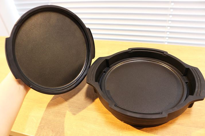 �e��̒��ƃt�^�̗��ɁA�v���[�g����������Ă��܂��B���ꂪ�Ă������������邽�߂̃|�C���g