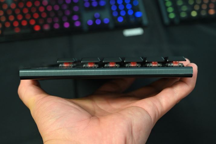 G913BeƂBJjJL[{[hƂ͎vȂقǔ^Ȃ̂킩͂