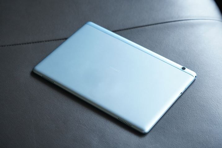 VF̃~Xgu[f̔wʂ͓̂FB̉iтŃA~fނgĂ̂͋