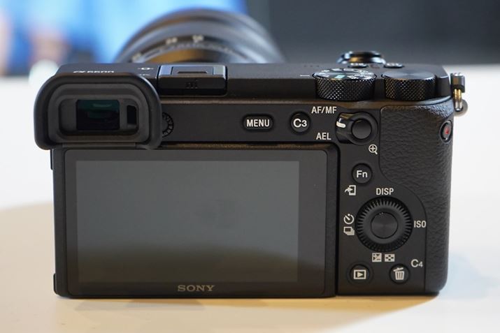 6600̔wʁB{^CAEgȂǂ̓6500Ɠ