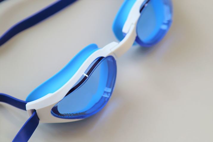 グƂɃuC₷Ȃ悤ɁAY㕔܂ōLď㉺̎Em