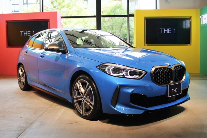 BMW V^u1V[YviM135i xDrivej̃tgC[W