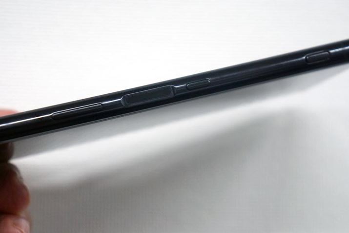 EʂɃ{[AwZT[AdAVb^[̊e{^WēڂĂ