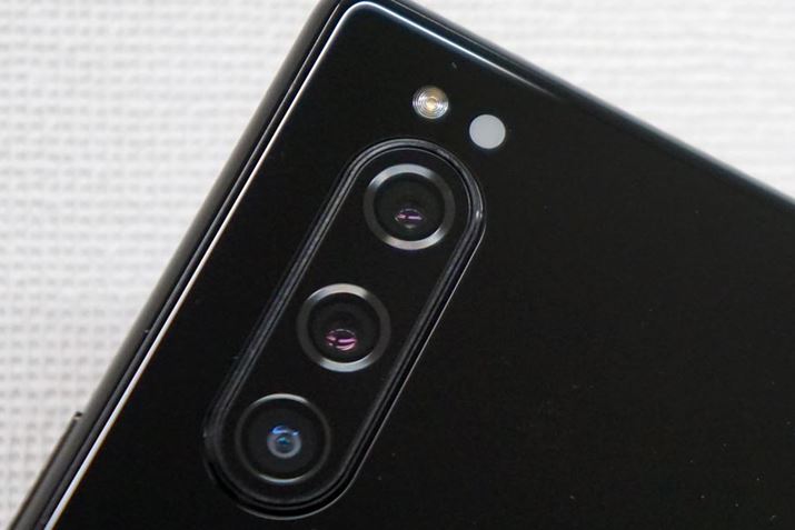 CJXperia 1ƓgvJBJ̈ʒu̓{fB̋ɈړĂ