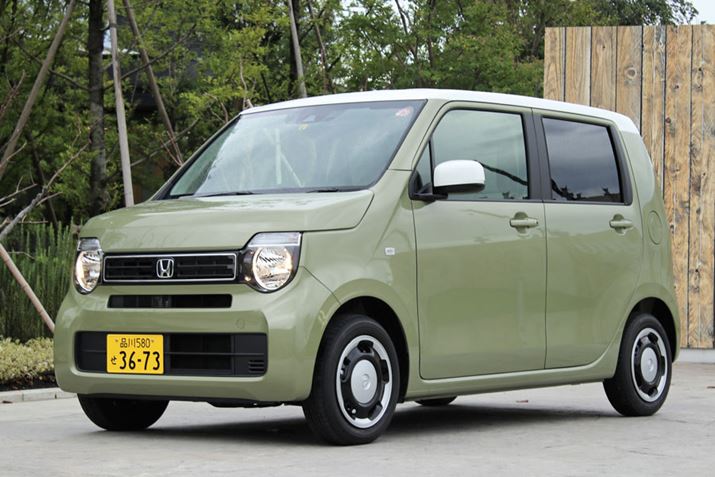 �ŏ��Ɏ��悵���V�^N-WGN�́A�W���Ԃ́uL�v�O���[�h��