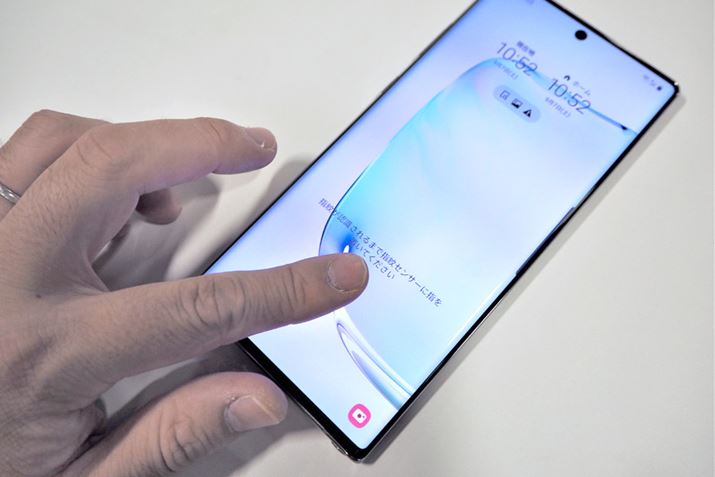 wZT[Galaxy S10V[YlfBXvCɓڂĂ