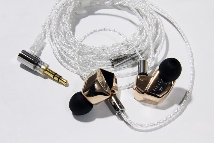 final�uB1�v�B���[�Y�S�[���h�J���[�̃C���z���{�̂�OFC�V���o�[�R�[�g�P�[�u���̑g�ݍ��킹