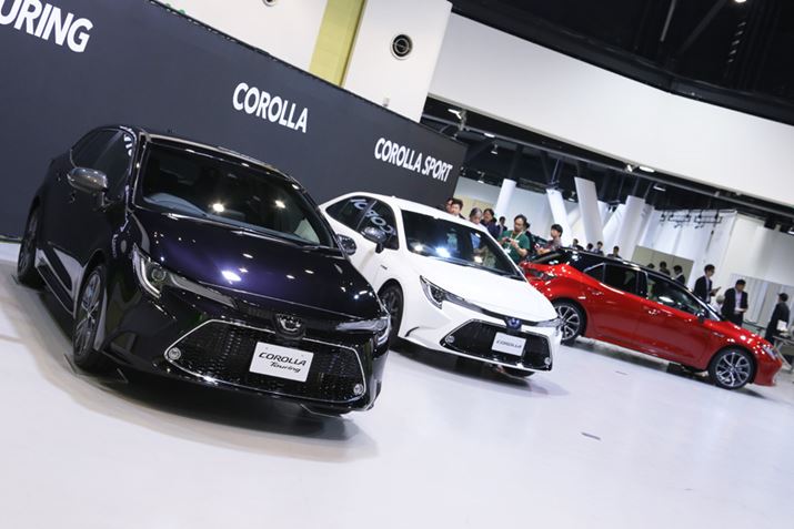 ����A�Z�_���̃g���^�u�J���[���v�ƃ��S���́u�J���[���c�[�����O�v���t�����f���`�F���W���ꂽ