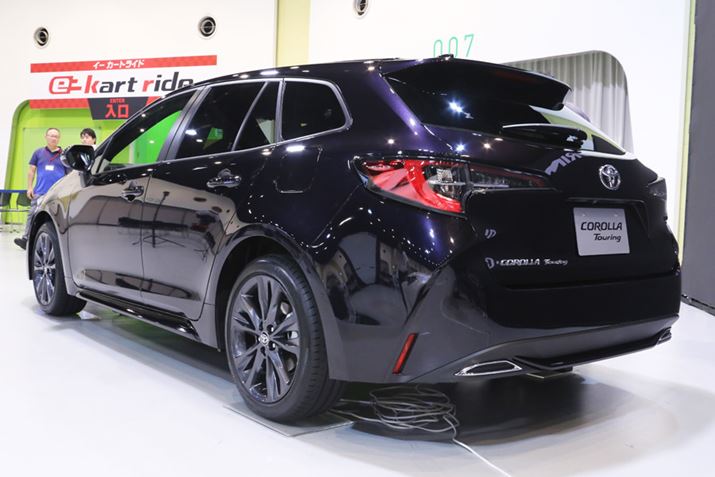 ���S���^�C�v�̃g���^ �V�^�u�J���[���c�[�����O�v�̃t�����g�G�N�X�e���A�ƃ��A�G�N�X�e���A