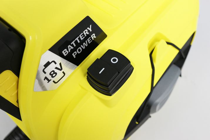 �X�C�b�`�́A�d���̃I��/�I�t�̂݁B�^�]���[�h�̐؂�ւ��@�\�ȂǁA���̑��̃{�^���ނ͓��ڂ���Ă��Ȃ�