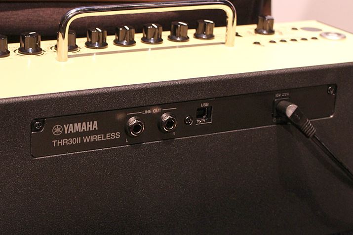 THR30 II Wirelesŝ݁AwʂLINE OUTiL/RWWbNj