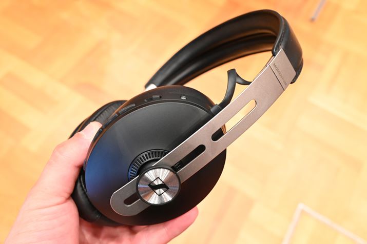 [nCU[uMOMENTUM Wirelessv