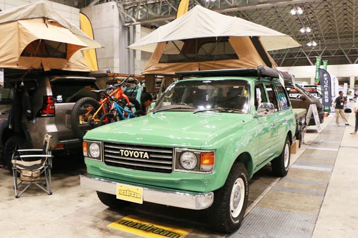 x[XԂ̃hN[U[80́AIt[hł̑jɂ]