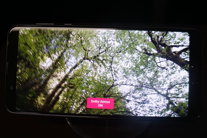 uDolby AtmosvɑΉXeIXs[J[𓋍ڂĂ