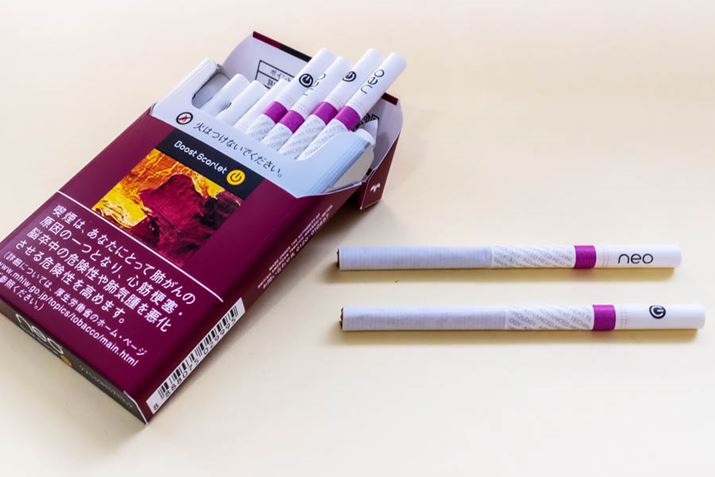 uXJ[bgvƂl[~ÓAԂ̍Ƃ肭񂾐ԐF̃C[W\Ă悤