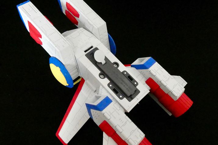 �{�̉����̃p�[�c���O���ƁA�d�r�{�b�N�X�ƃX�C�b�`������܂�