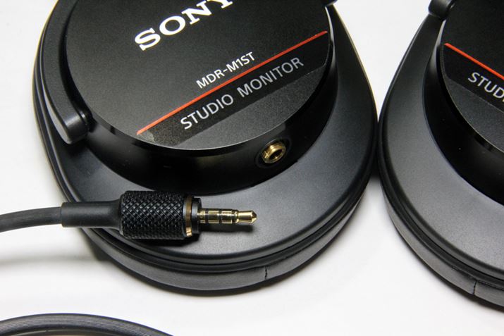 EP[uVɍ̗pBwbhźuMDR-1AvƓ3.5mm4ɒ[qAו̌`󂪎኱قȂ