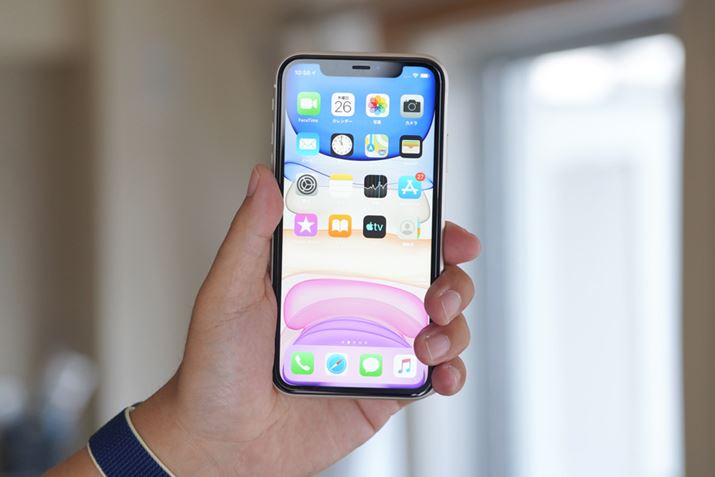 6.1C`iPhone 11X}[gtHƂĂ͑^A194gƂ200g؂Ă