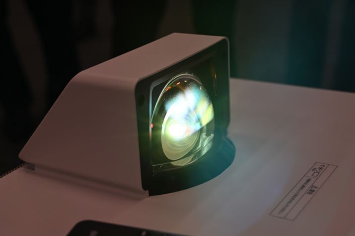 uEH-LS500v̋Ȍ^YB2Ȃēʂ`