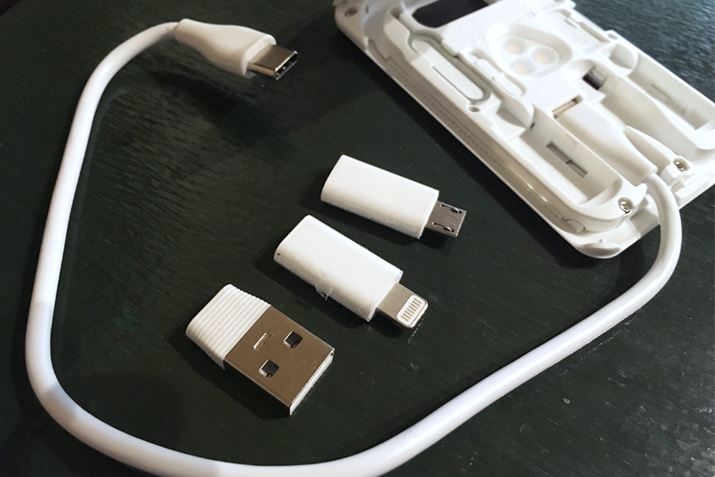 J[h̒ƈ͂ނ悤Ɋi[ꂽP[u