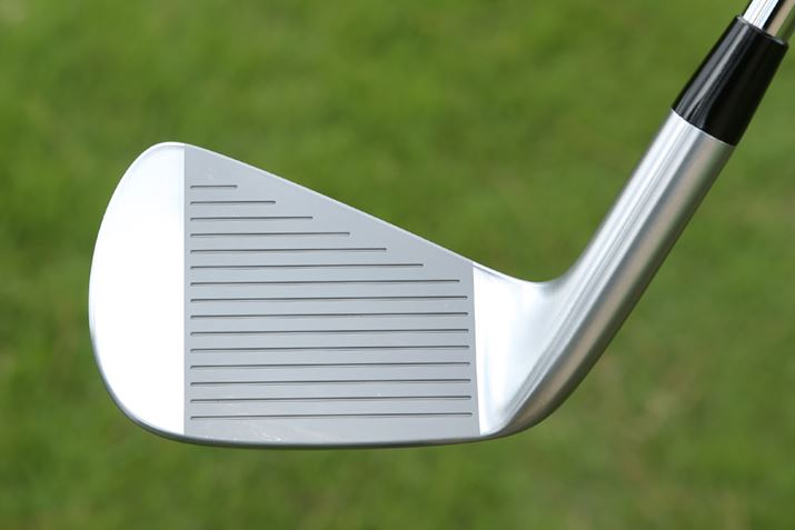 �ŐV�̃A�x���[�W���f���ɔ�ׂăt�F�[�X��������A�œ_��ς��邱�Ƃŋ��؂̑ł����������₷����