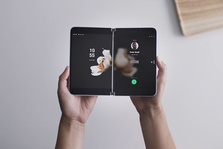 Surface Duo�́A�|�P�b�g�ɓ���͂��߂�Surface