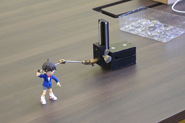 āA炪u^NvB_̐ɗʃe[vtāAtBMAx܂