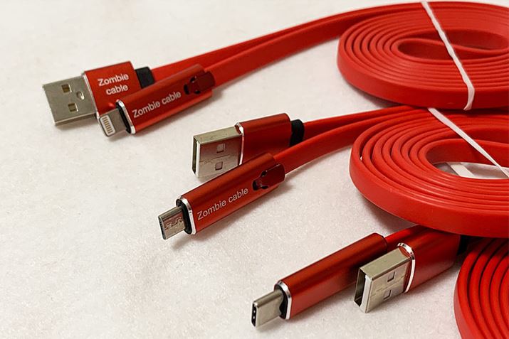 {fUC͋ʂŁALightningAmicro USBAUSB Type-C3ނ̃P[u܂