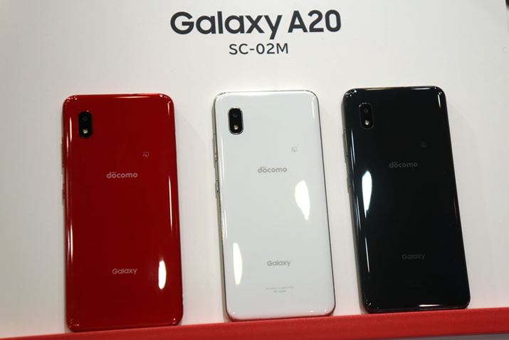 �h���E�h�o�{�f�B����сAFeliCa�|�[�g�𓋍ڂ��A�[�����i�͐ŕʂ�2���~�ȉ��ɗ}����ꂽ