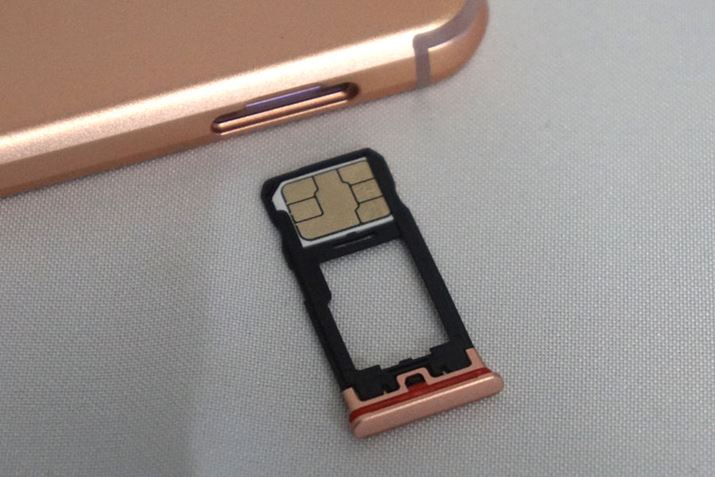 SIM�J�[�h�X���b�g��nanoSIM�T�C�Y�̃V���O��SIM��