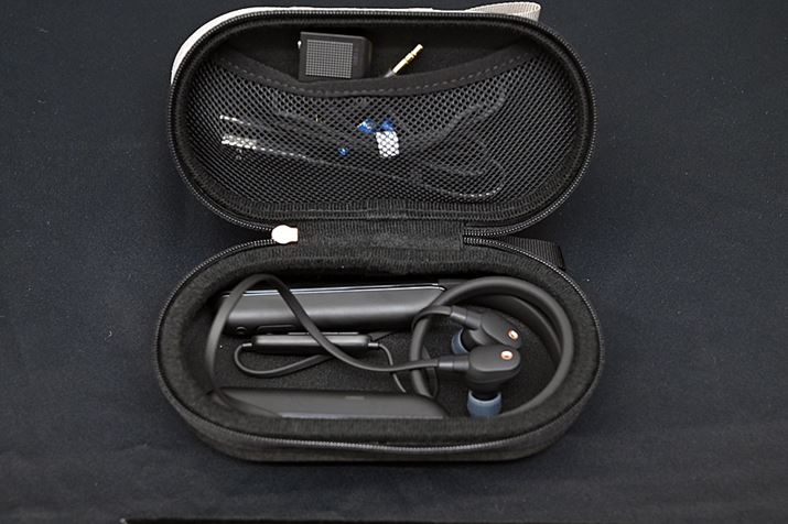 VR̃lbNohƂȂA܂肽ŃRpNgɎ^тł悤ɂȂ