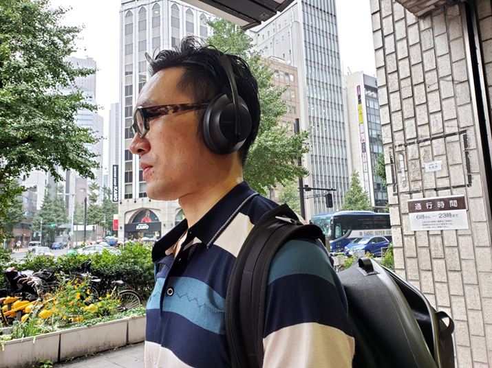 uBose Noise Cancelling Headphones 700v̓mCYLZO̕pȂXŕigł