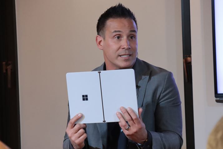 Surface Neoɂ}bgEo[D