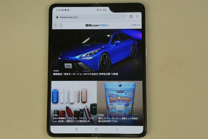 �f�B�X�v���C�̉E��ɂ̓C���J���������߂邽�߂̃m�b�`���݂����Ă���